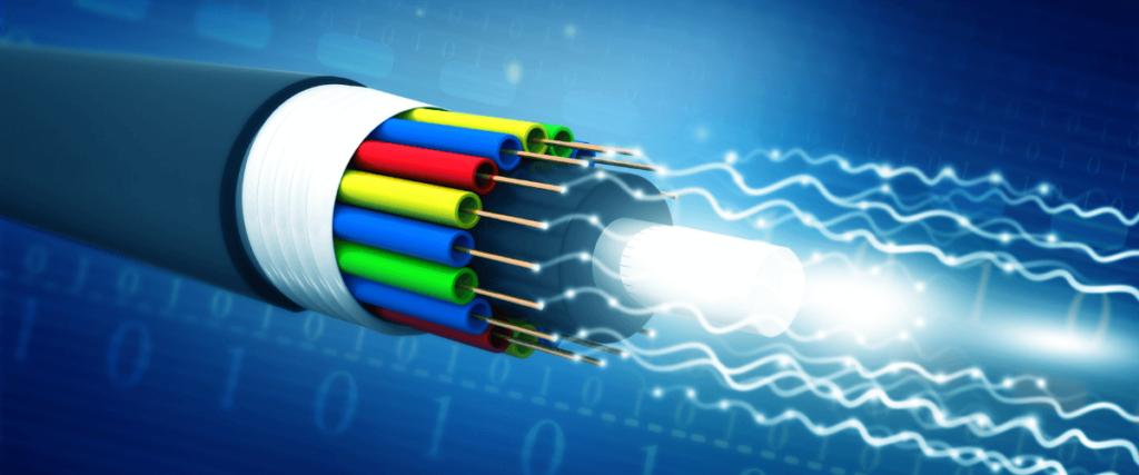 Quais as vantagens e desvantagens da fibra óptica