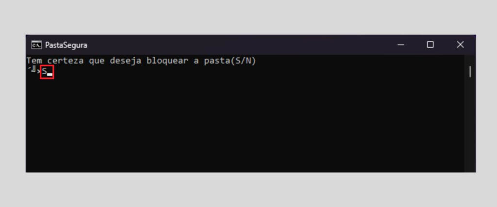 Passo 5. Coloque quantos arquivos você quiser na pasta e feche-a ao final. Depois, execute novamente o arquivo “PastaSegura.bat” para trancar a pasta. Na janela do prompt, responda a pergunta com “S” (sem aspas) e tecle Enter para travar a pasta. A pasta irá sumir, e o diretório mostrará de novo somente o arquivo “PastaSegura.bat