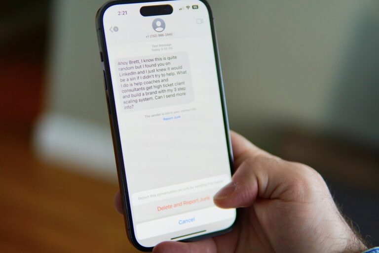 Golpe do título de eleitor: SMS falso diz que seu título está irregular e cobra Pix; veja como se proteger